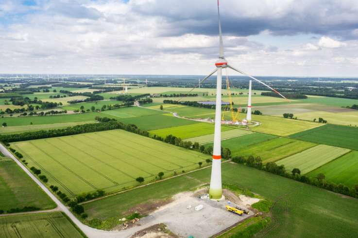 In der Gemeinde Lorup wurde im Herbst 2018 der Energiepark Hümmling mit einer Investitionssumme von ca. 150 Mio. Euro fertiggestellt. Das Bild zeigt einen Teil dieses Bürgerwindparks.