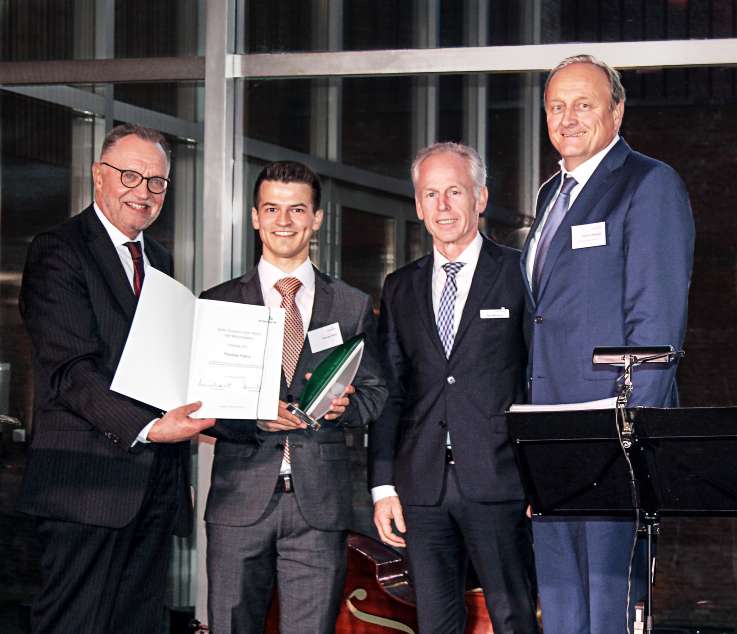 Von links nach rechts: Gerd Sonnleitner (Ehrenpräsident des DBV), Preisträger Thomas Fabry, Hans Bernhardt (Mitglied des Vorstands der Landwirtschaftlichen Rentenbank) und Joachim Rukwied (Präsident des DBV)